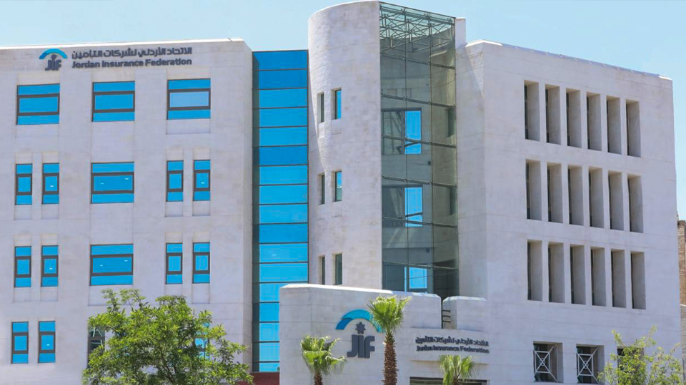 اتحاد شركات التأمين يحذر المواطنين من التعرض للإحتيال والنصب من قبل  بعض السماسرة المنتشرين في مناطق ترخيص المركبات